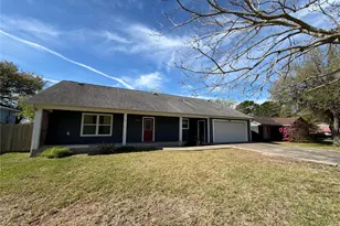 6421 S Ridgecrest Dr, Hitchcock, TX 77563 - Photo 1