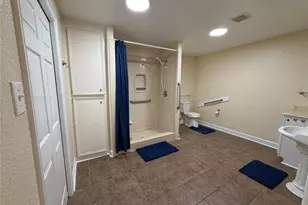 6421 S Ridgecrest Dr, Hitchcock, TX 77563 - Photo 4