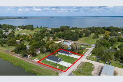 609 Canal Street, Anahuac, TX 77514 - Photo 2