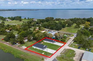 609 Canal St, Anahuac, TX 77514 - Photo 2