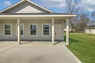 609 Canal St, Anahuac, TX 77514 - Photo 4