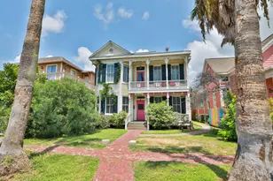 2520 Ave P 1/2, Galveston, TX 77550 - Photo 1
