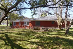 1102 W Main St, Brenham, TX 77833 - Photo 10
