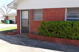 1102 W Main St, Brenham, TX 77833 - Photo 6