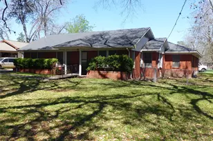 1102 W Main St, Brenham, TX 77833 - Photo 1
