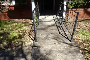 1102 W Main St, Brenham, TX 77833 - Photo 4