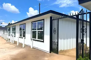 4305 Phlox St, Houston, TX 77051 - Photo 2