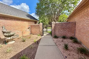 8027 Oakwood Garden St, Houston, TX 77040 - Photo 2