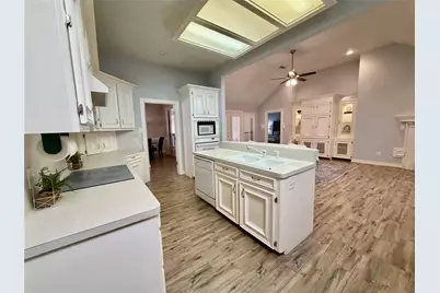8027 Oakwood Garden Street, Houston, TX 77040 - Photo 10