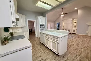 8027 Oakwood Garden St, Houston, TX 77040 - Photo 10