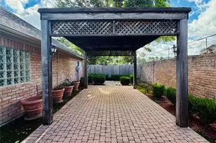 8027 Oakwood Garden St, Houston, TX 77040 - Photo 26