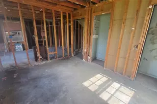4821 Burma Rd, Houston, TX 77033 - Photo 8