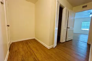 5806 Beldart St, Houston, TX 77033 - Photo 16