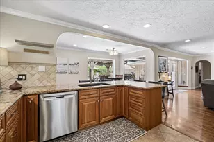 1638 Imperial Crown Dr, Houston, TX 77043 - Photo 12