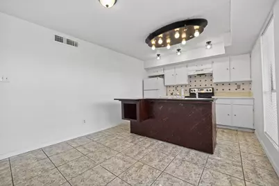 781 Country Place Drive #2004, Houston, TX 77079 - Photo 4