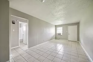5107 Clover St, Houston, TX 77033 - Photo 2