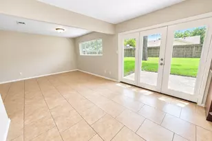 1127 Mosher Ln, Houston, TX 77088 - Photo 10