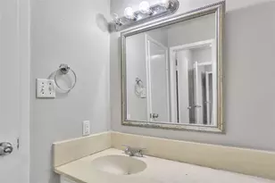 8710 Ilona Ln, Houston, TX 77025 - Photo 10