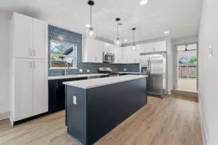 1009 Genova St, Houston, TX 77009 - Photo 12