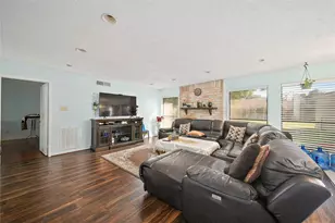 2822 Colonial Dr, Sugar Land, TX 77479 - Photo 8