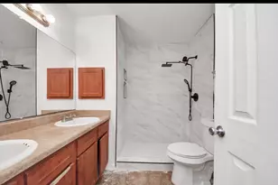 8100 Creekbend Dr, Houston, TX 77071 - Photo 16
