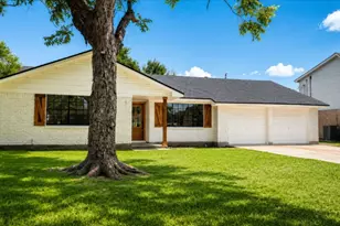 104 Oriole Ln, Angleton, TX 77515 - Photo 1