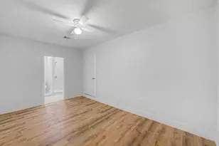 5505 Southlea St, Houston, TX 77033 - Photo 8