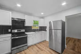 5505 Southlea St, Houston, TX 77033 - Photo 12