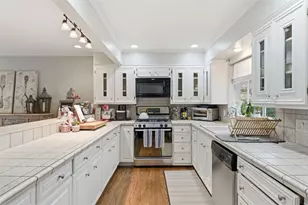 4054 Dumbarton St, Houston, TX 77025 - Photo 12