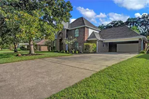 611 N Hickory St, Tomball, TX 77375 - Photo 2