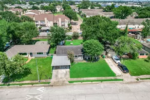 1918 Huge Oaks St, Houston, TX 77055 - Photo 36