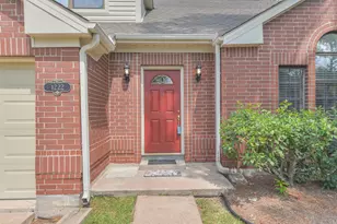 1222 Mabry Mill Rd, Houston, TX 77062 - Photo 2
