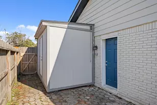10151 Brinwood Dr, Houston, TX 77043 - Photo 22