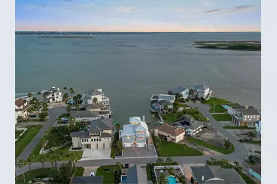 1311 Oahu Drive, Tiki Island, TX 77554 - Photo 4