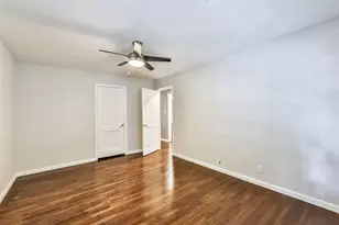 6530 Westview Dr, Houston, TX 77055 - Photo 16