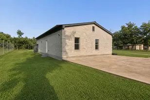 638 Kelly Ln, Holiday Lakes, TX 77515 - Photo 20