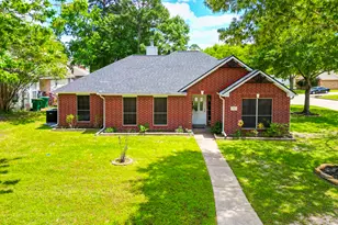 200 Canterbury Dr, Conroe, TX 77303 - Photo 1
