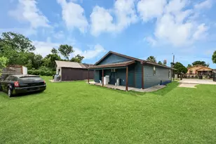 8227 Chadwick St, Houston, TX 77029 - Photo 16