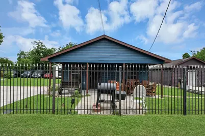 8227 Chadwick Street, Houston, TX 77029 - Photo 1