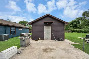 8227 Chadwick St, Houston, TX 77029 - Photo 14