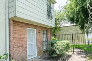 12668 Windsor Village Dr, Houston, TX 77071 - Photo 2
