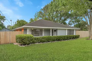 206 E Powell St, Willis, TX 77378 - Photo 2