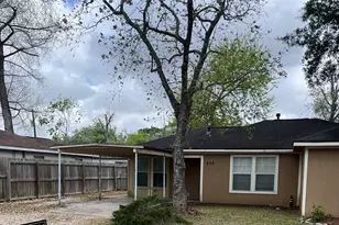 828 N Chenango St, Angleton, TX 77515 - Photo 2