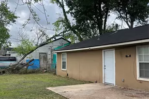 828 N Chenango St, Angleton, TX 77515 - Photo 20