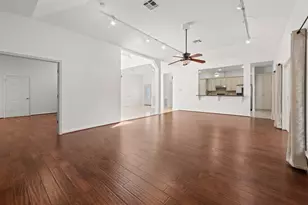 1 Wellington Ln, Sugar Land, TX 77478 - Photo 10