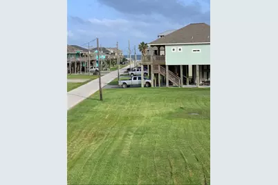 1001 S Stingaree Drive, Crystal Beach, TX 77650 - Photo 22