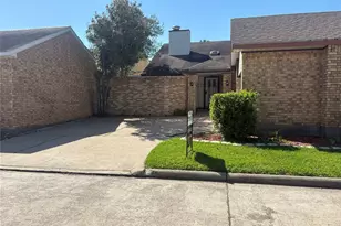 1723 Plumbwood Way, Houston, TX 77058 - Photo 2