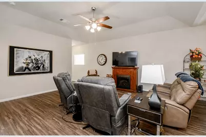 805 Willow Avenue, Cleveland, TX 77327 - Photo 6