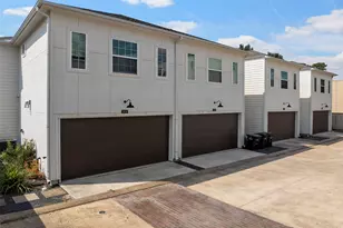 1606 Westside Gardens Ln, Houston, TX 77055 - Photo 2