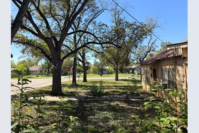 2110 16th Street, Hondo, TX 78861 - Photo 18
